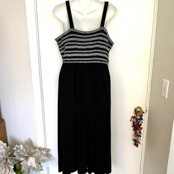 LANE BRYANT PLUS SIZE 18 - 20 BLACK & WHITE KNIT CASUAL DRESS WITH SMOCKED TOP - Picture 9 of 11